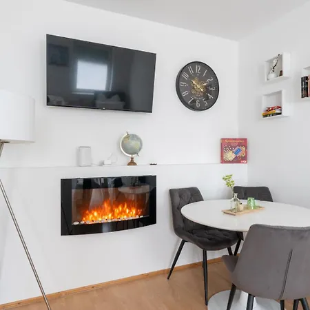 Steyr Comfort Lodge - Apartment Mit Kamin & Parkplatz *