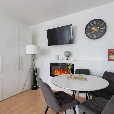 Steyr Comfort Lodge - Apartment Mit Kamin & Parkplatz Apartment