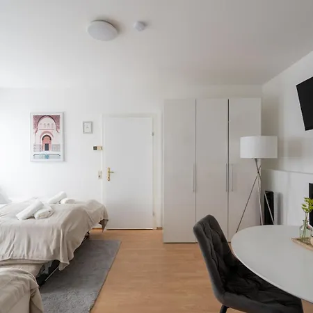 Steyr Comfort Lodge - Apartment Mit Kamin & Parkplatz