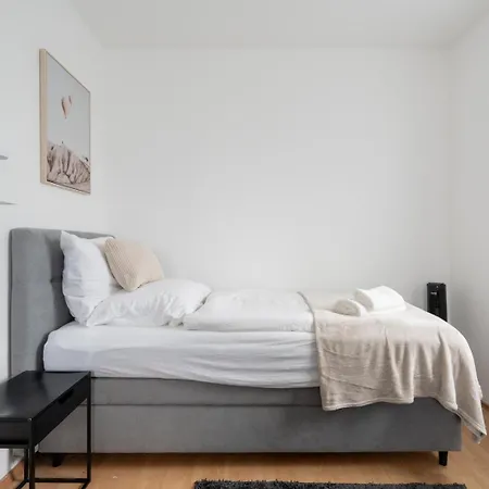 Steyr Comfort Lodge - Apartment Mit Kamin & Parkplatz *